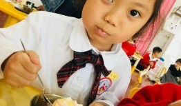 吃瓜金仔生日照,甜蜜瞬间曝光！