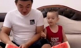 爸爸吃儿子的瓜,揭秘爸爸吃儿子的瓜背后的温馨故事