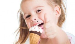 amber爱学习吃瓜,学习与吃瓜两不误的青春生活