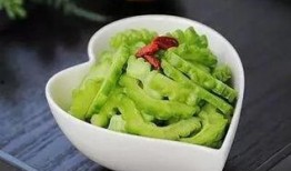 西昌越西吃瓜,瓜果飘香，品味夏日田园风光