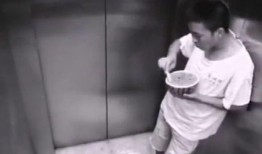 电梯吃瓜委屈,委屈背后的真相与反思