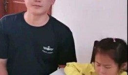 吃哈密瓜爸爸,一家人的温馨食光