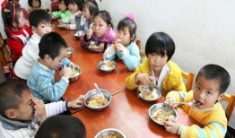 沙河幼儿园老师吃瓜