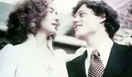 希拉里吃瓜群众