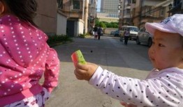 美女娇喘吃瓜图片