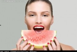 美女娇喘吃瓜图片